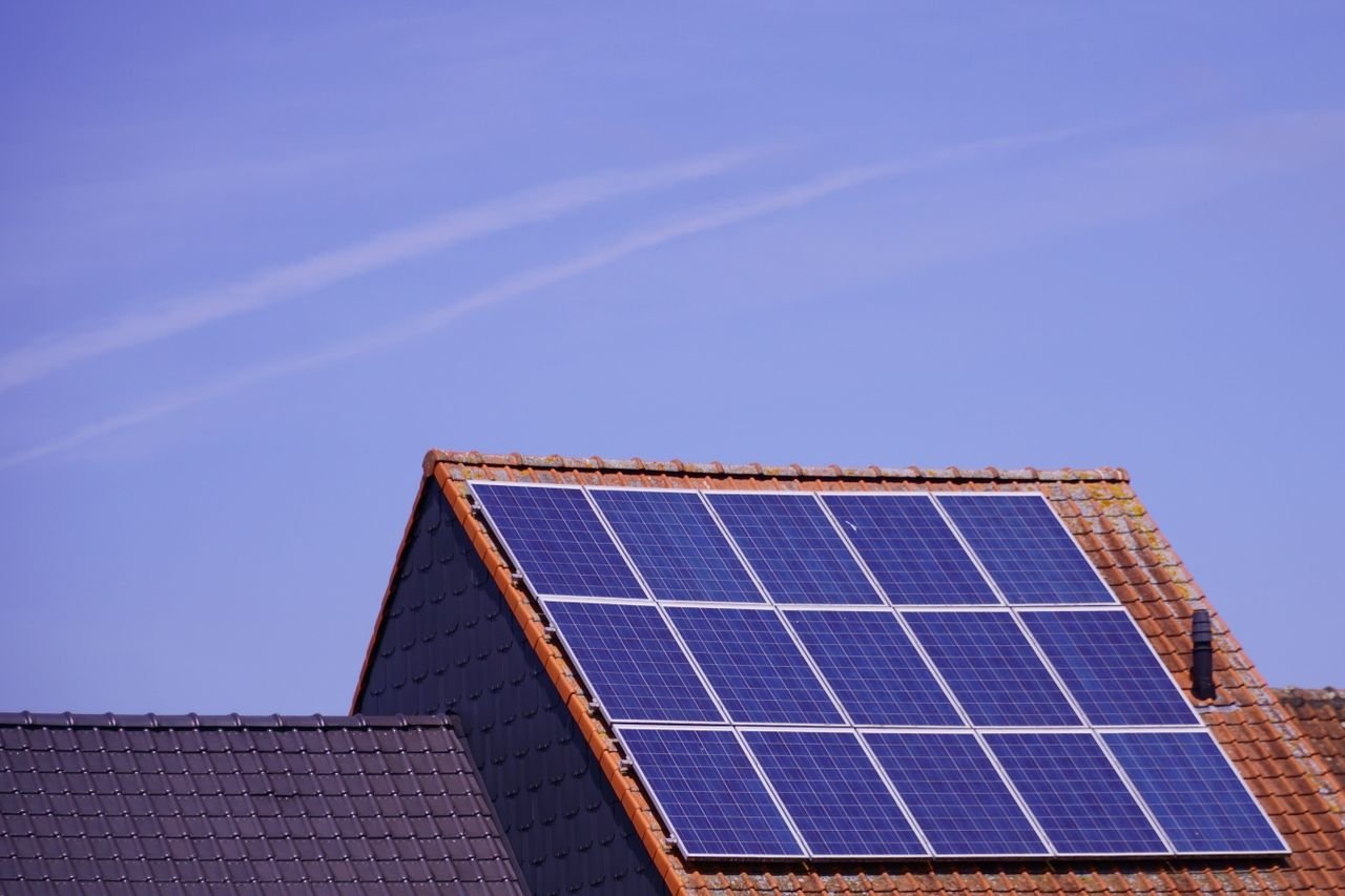 Mastering the First Impression: Your intriguing post title goes here Close-up of solar panels on a tiled rooftop under a clear sky, showcasing renewable energy.